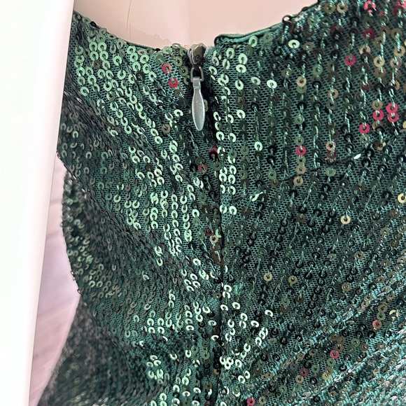 LA FEMME DRESS in emerald sequence. - Picture 4 of 8